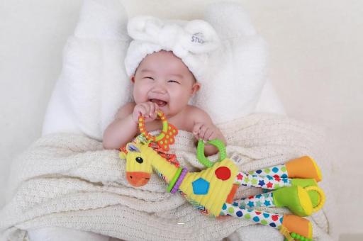 滁州四个月宝宝揉眼睛